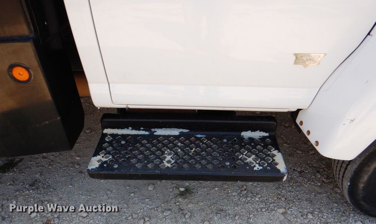 image for item DJ0787 2006 GMC C5500  flatbed truck