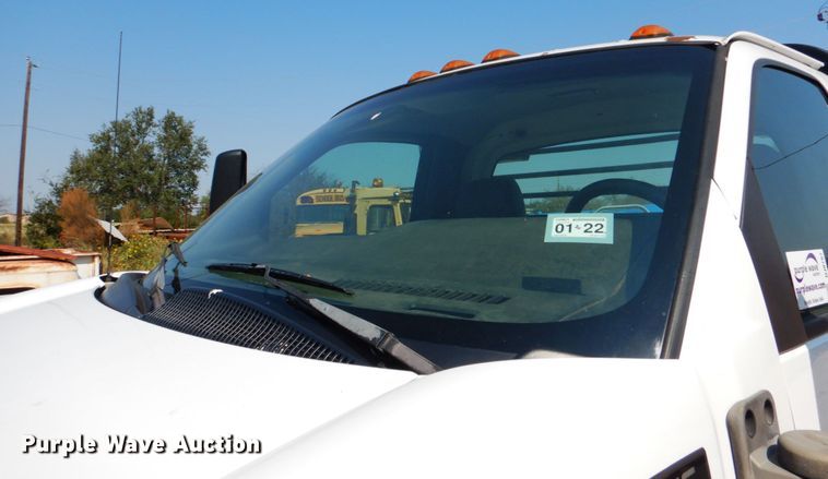 image for item DJ0787 2006 GMC C5500  flatbed truck