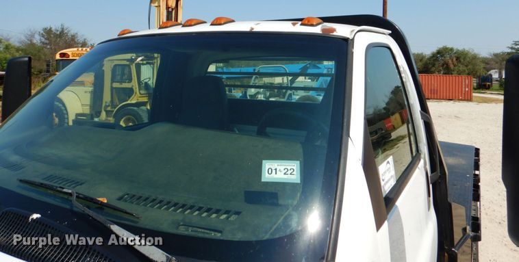 image for item DJ0787 2006 GMC C5500  flatbed truck