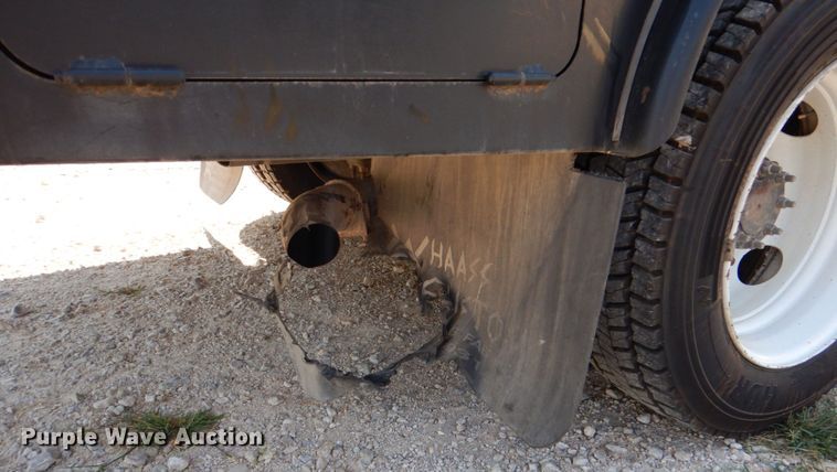 image for item DJ0787 2006 GMC C5500  flatbed truck