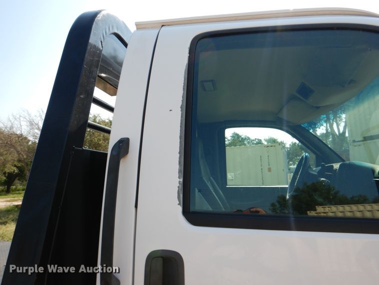 image for item DJ0787 2006 GMC C5500  flatbed truck