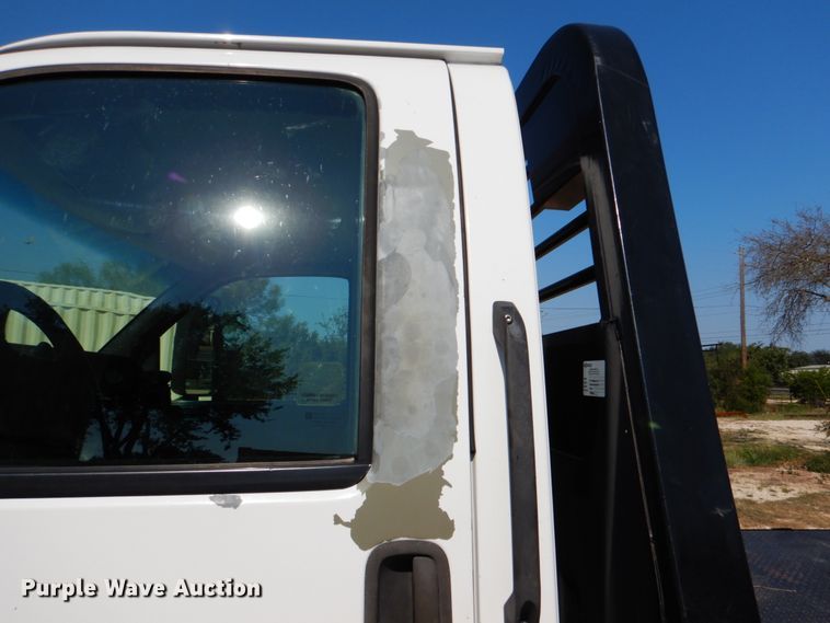 image for item DJ0787 2006 GMC C5500  flatbed truck