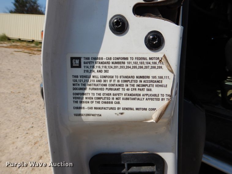 image for item DJ0787 2006 GMC C5500  flatbed truck