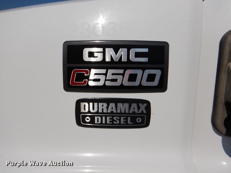 image for item DJ0787 2006 GMC C5500  flatbed truck