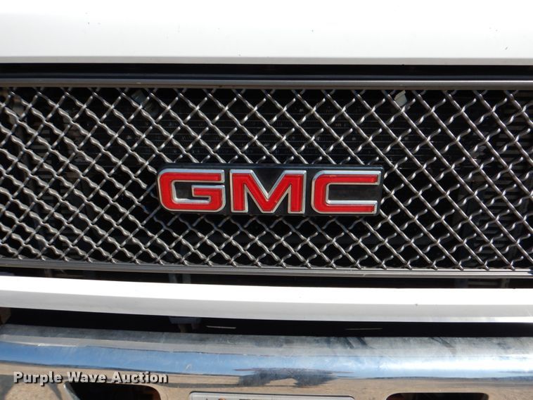 image for item DJ0787 2006 GMC C5500  flatbed truck