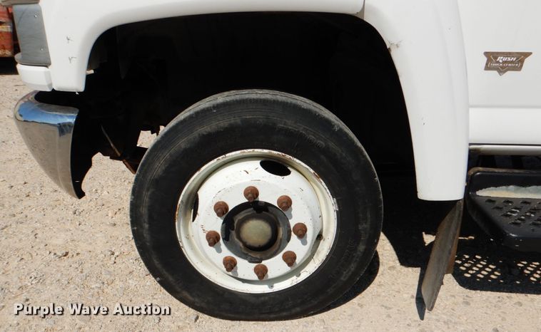 image for item DJ0787 2006 GMC C5500  flatbed truck