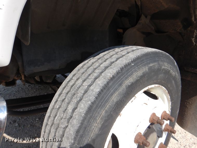 image for item DJ0787 2006 GMC C5500  flatbed truck