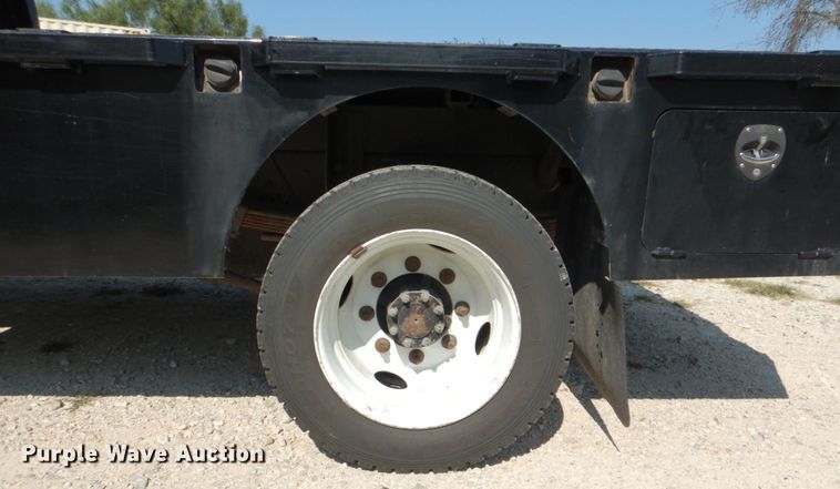 image for item DJ0787 2006 GMC C5500  flatbed truck