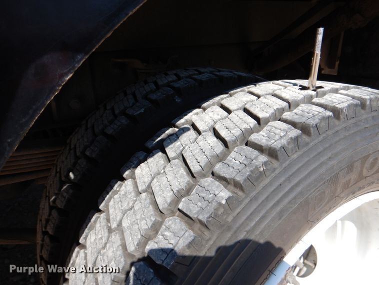 image for item DJ0787 2006 GMC C5500  flatbed truck