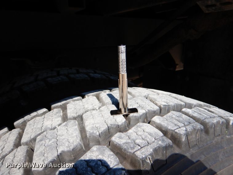 image for item DJ0787 2006 GMC C5500  flatbed truck