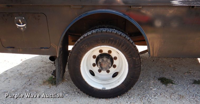 image for item DJ0787 2006 GMC C5500  flatbed truck