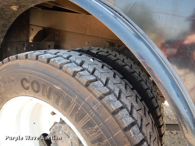 image for item DJ0787 2006 GMC C5500  flatbed truck