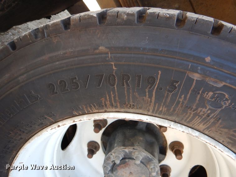 image for item DJ0787 2006 GMC C5500  flatbed truck