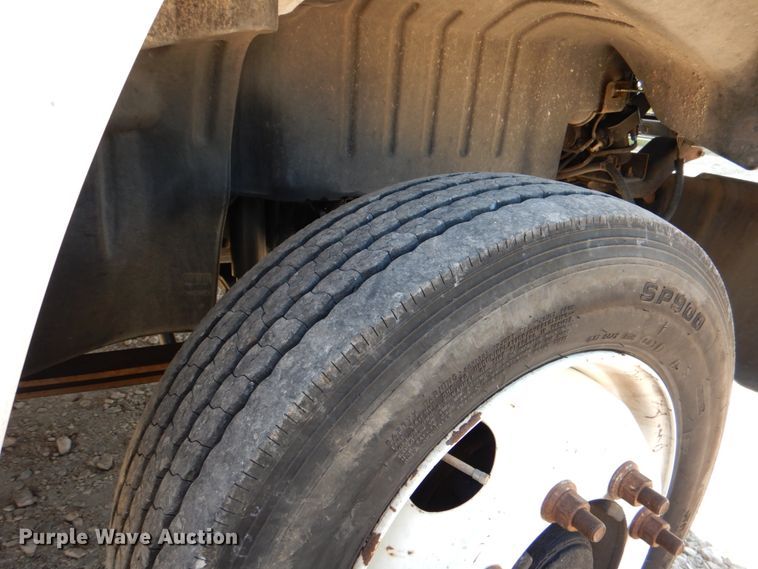 image for item DJ0787 2006 GMC C5500  flatbed truck