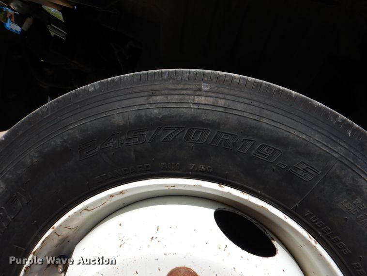 image for item DJ0787 2006 GMC C5500  flatbed truck