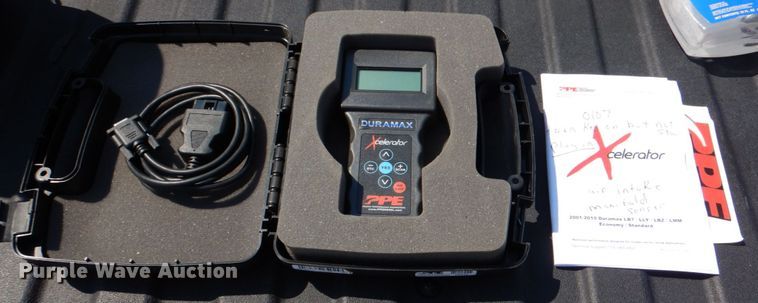 image for item DJ0787 2006 GMC C5500  flatbed truck