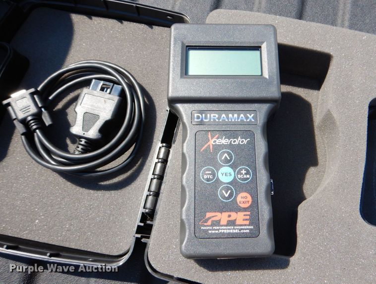 image for item DJ0787 2006 GMC C5500  flatbed truck