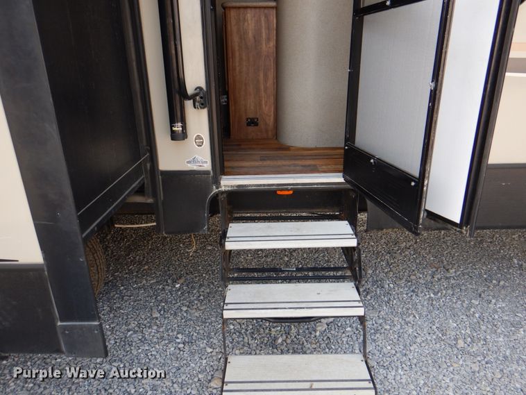 image for item DL0137 2018 Keystone Laredo 330RL  camper