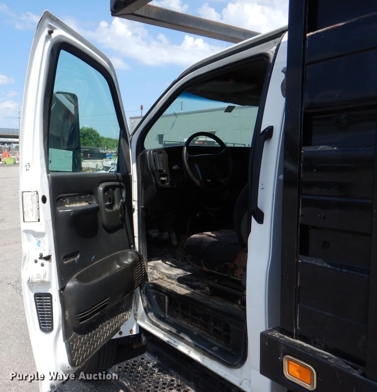 image for item DM0049 2006 GMC C5500  flatbed truck