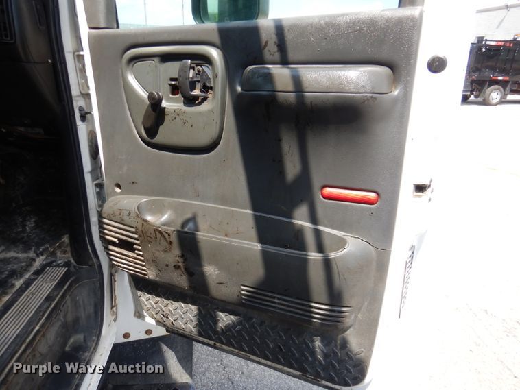 image for item DM0049 2006 GMC C5500  flatbed truck