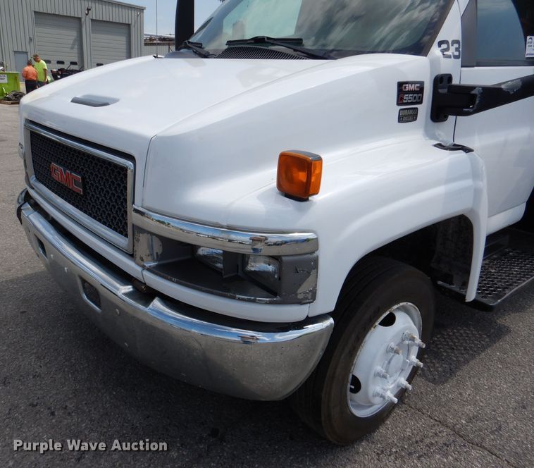 image for item DM0049 2006 GMC C5500  flatbed truck