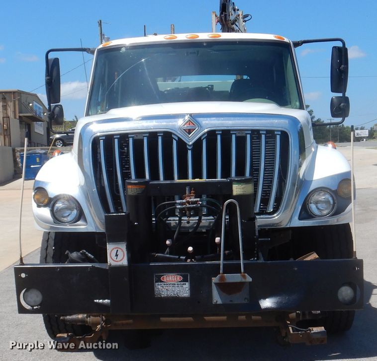 image for item DM6431 2010 International 7400  utility / service truck