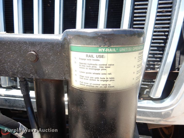 image for item DM6431 2010 International 7400  utility / service truck