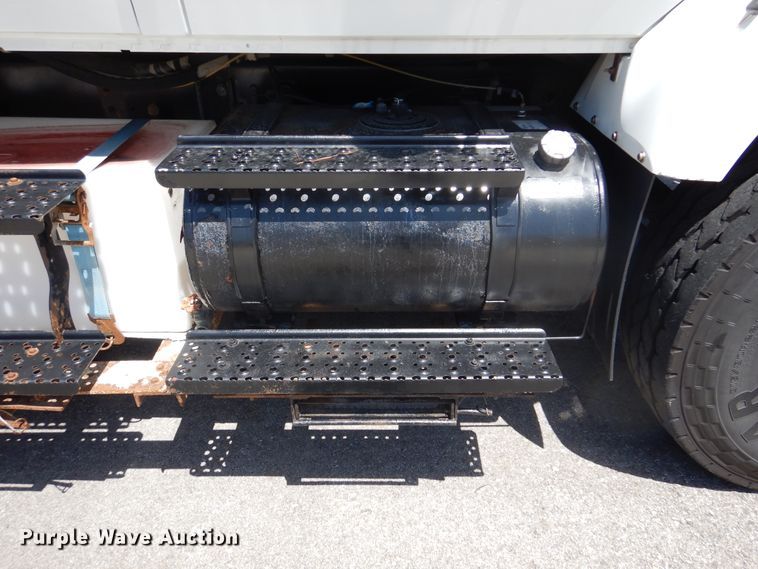 image for item DM6431 2010 International 7400  utility / service truck