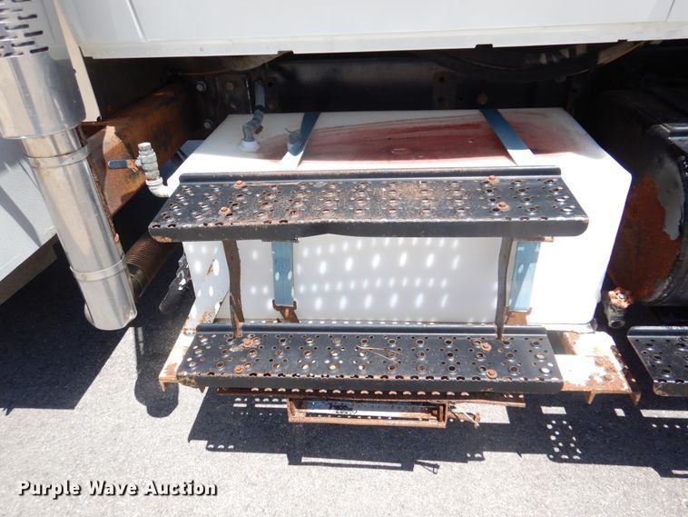 image for item DM6431 2010 International 7400  utility / service truck