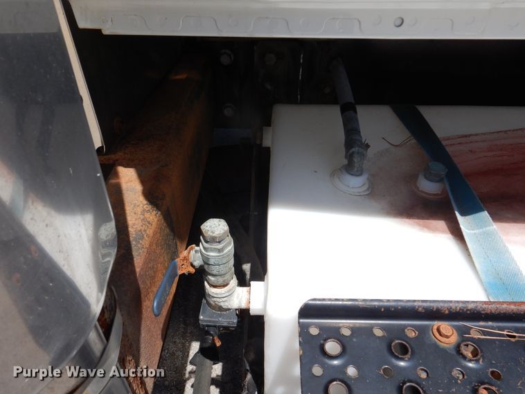 image for item DM6431 2010 International 7400  utility / service truck