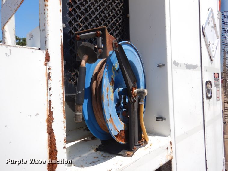 image for item DM6431 2010 International 7400  utility / service truck