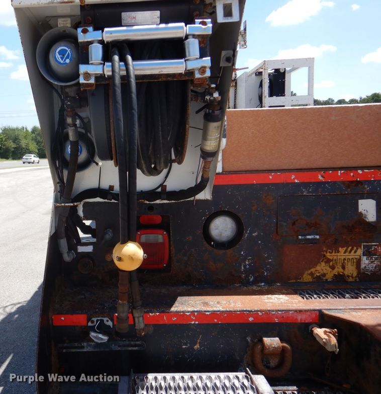 image for item DM6431 2010 International 7400  utility / service truck