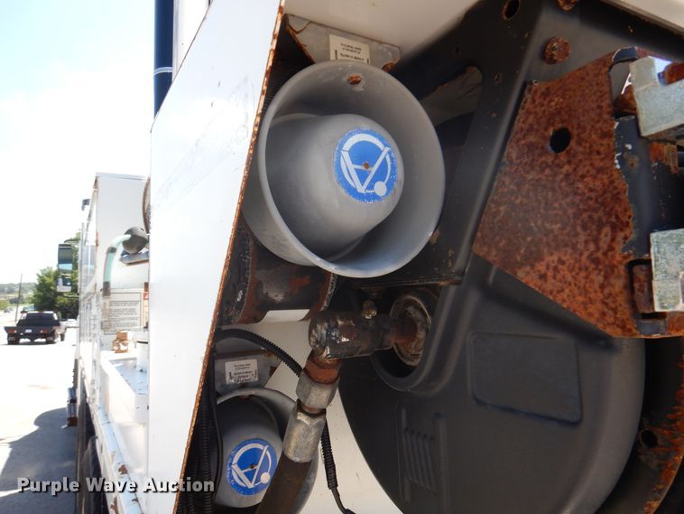 image for item DM6431 2010 International 7400  utility / service truck