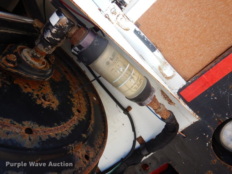 image for item DM6431 2010 International 7400  utility / service truck