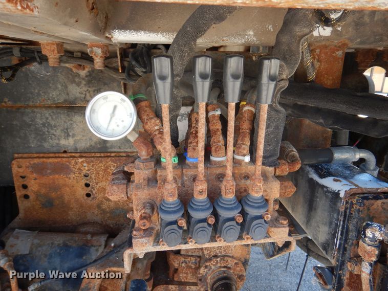 image for item DM6431 2010 International 7400  utility / service truck