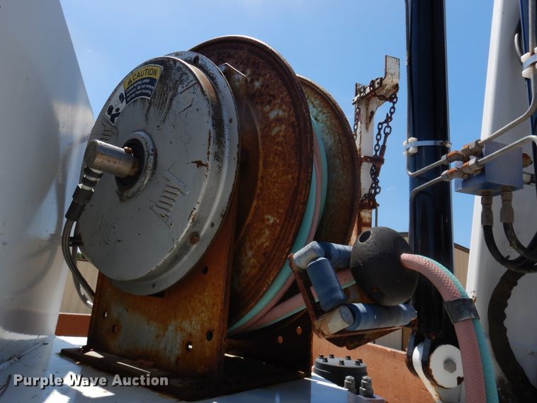 image for item DM6431 2010 International 7400  utility / service truck