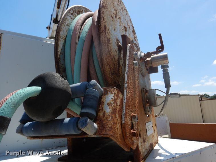 image for item DM6431 2010 International 7400  utility / service truck