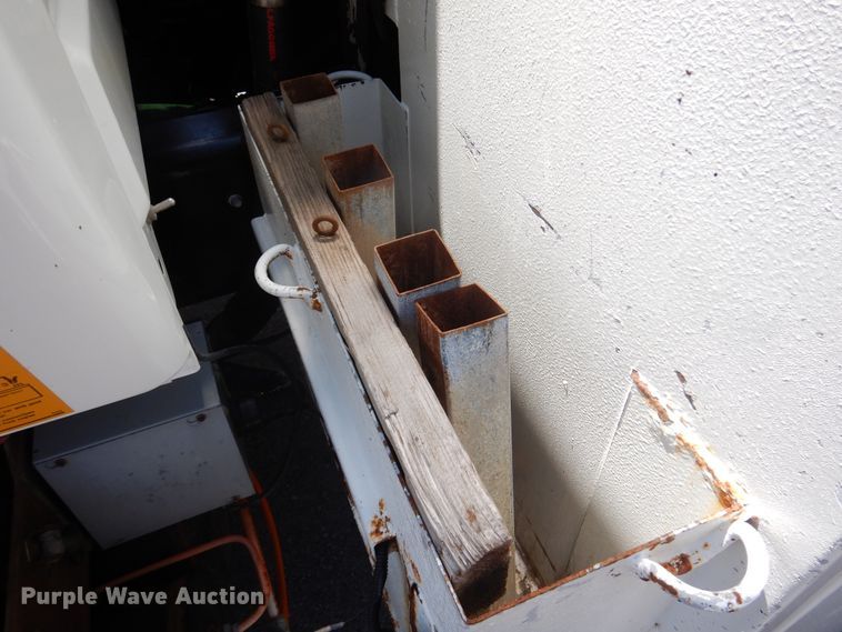 image for item DM6431 2010 International 7400  utility / service truck