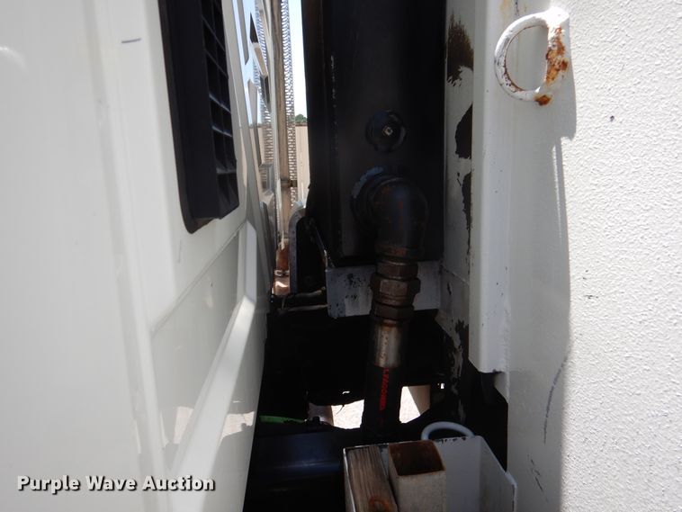 image for item DM6431 2010 International 7400  utility / service truck