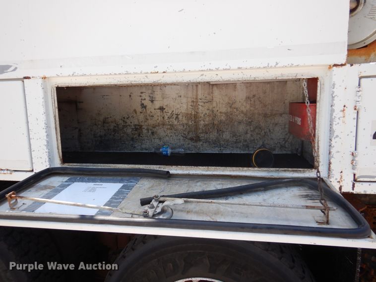 image for item DM6431 2010 International 7400  utility / service truck