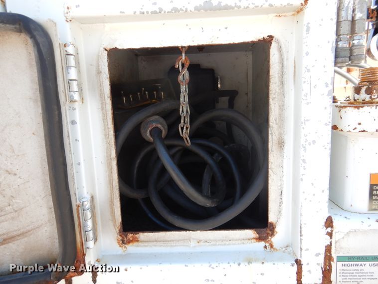 image for item DM6431 2010 International 7400  utility / service truck