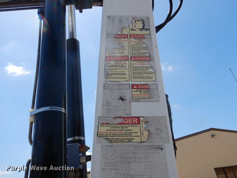 image for item DM6431 2010 International 7400  utility / service truck