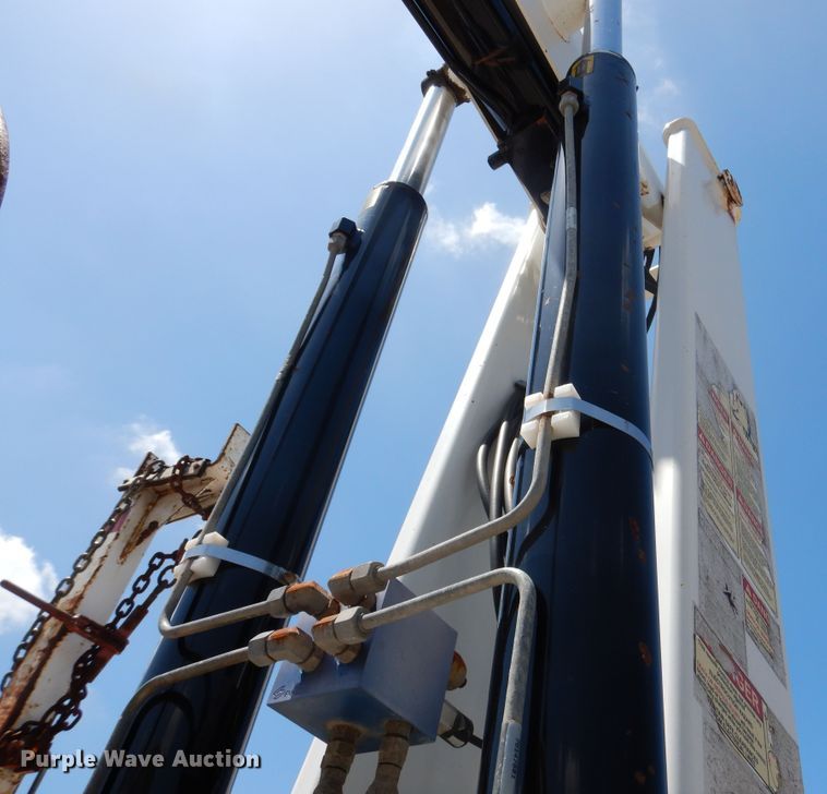 image for item DM6431 2010 International 7400  utility / service truck