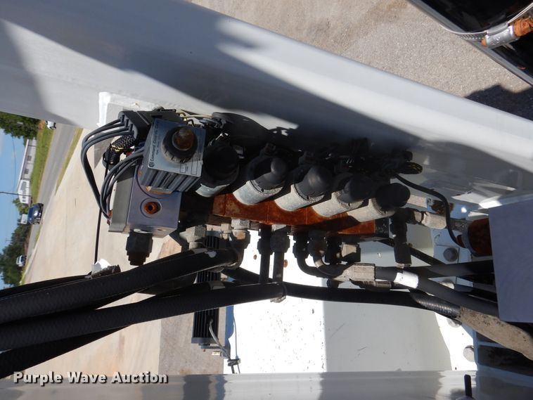 image for item DM6431 2010 International 7400  utility / service truck