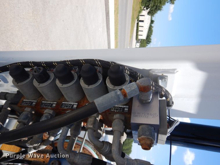 image for item DM6431 2010 International 7400  utility / service truck