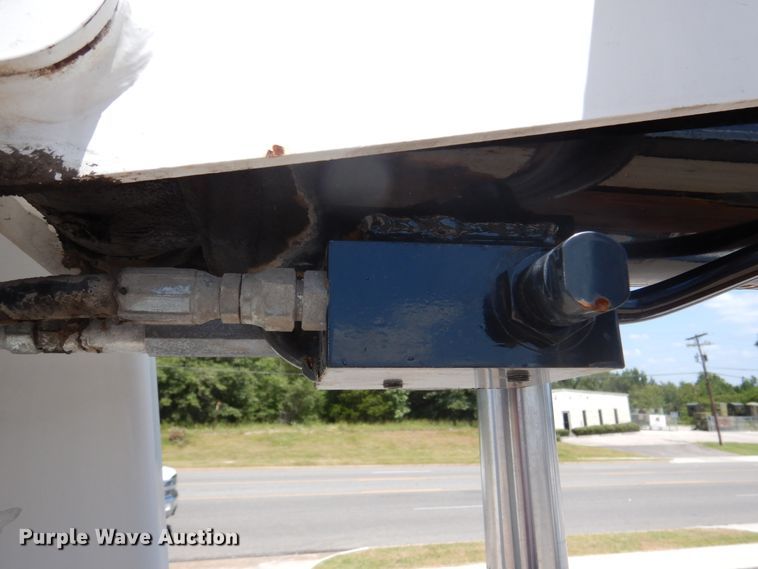 image for item DM6431 2010 International 7400  utility / service truck