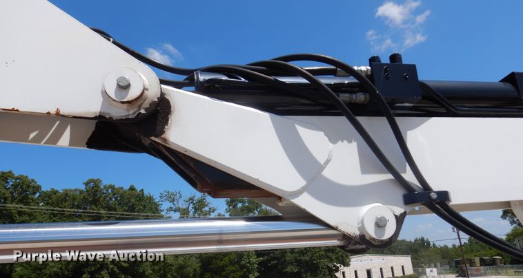 image for item DM6431 2010 International 7400  utility / service truck