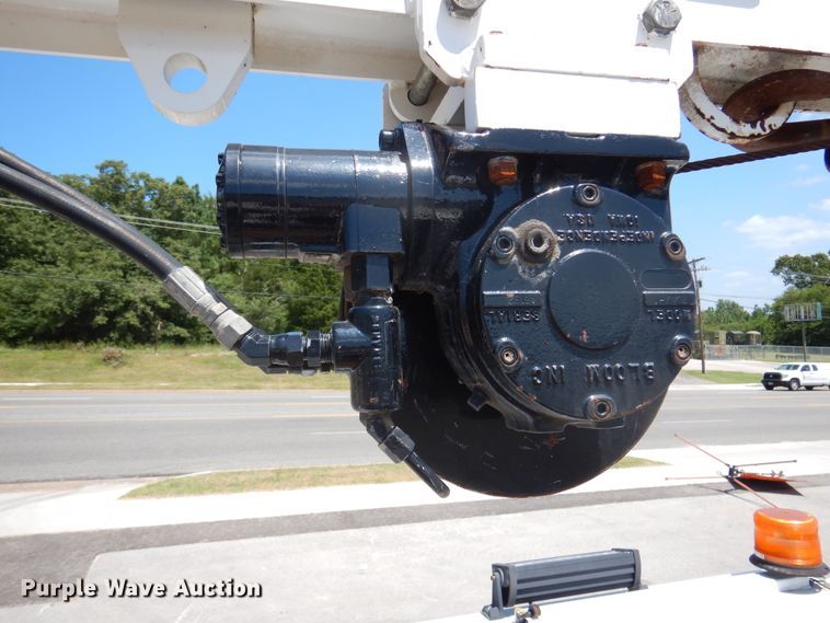 image for item DM6431 2010 International 7400  utility / service truck