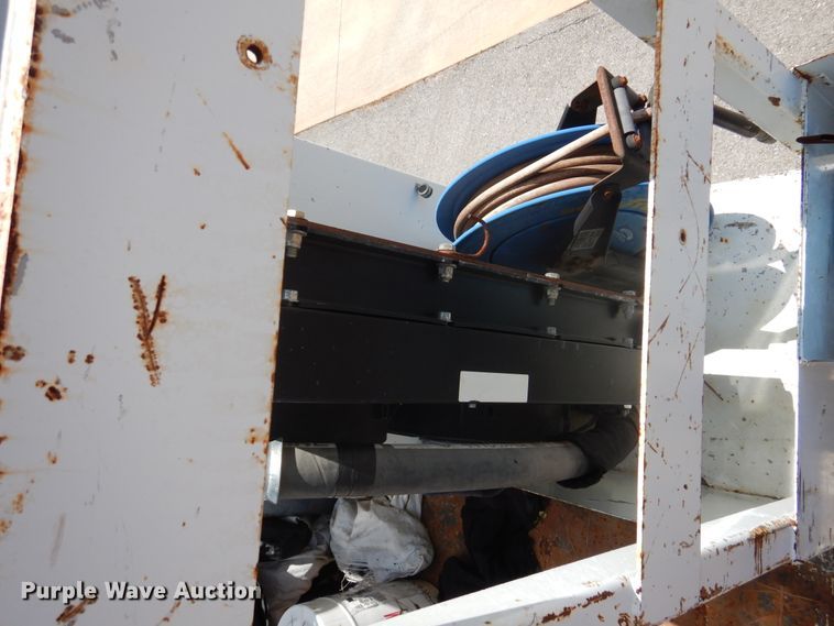 image for item DM6431 2010 International 7400  utility / service truck