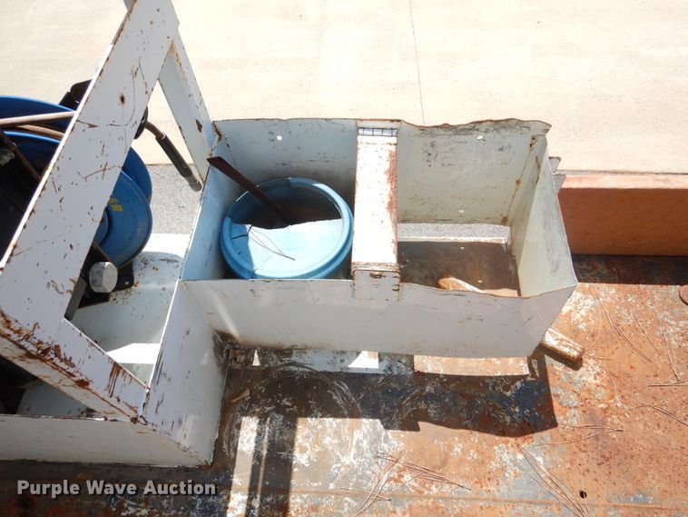 image for item DM6431 2010 International 7400  utility / service truck